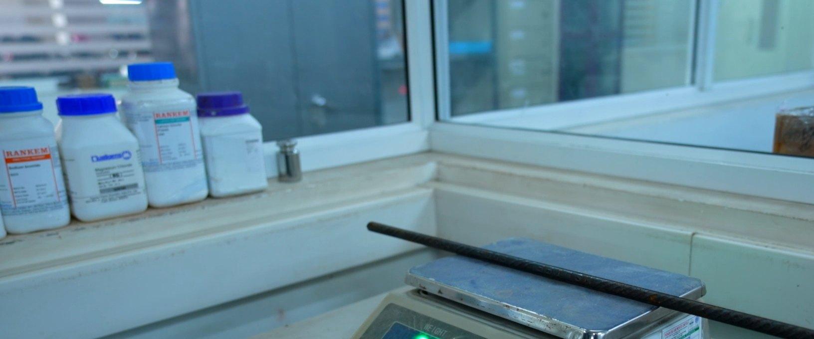 Sample weight check in the QC lab